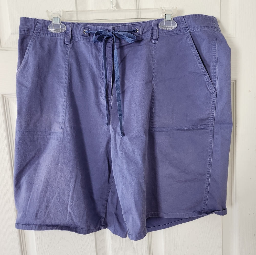 Women's light weight Bermuda shorts.